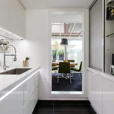 Boulevard Saint-germain Townhouse By Onefinestay *